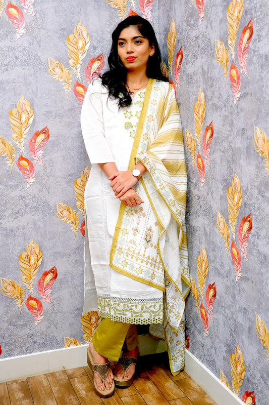 Rayaon White Kurti with Green Bottom and Chiffon Dupatta