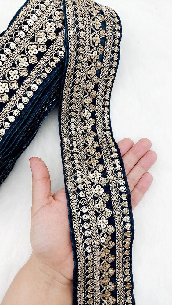 Saree Lace Stitching